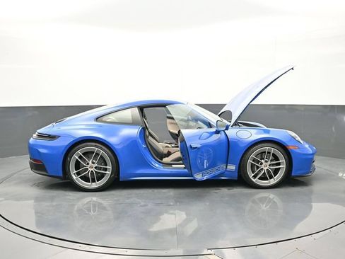 Certified 2025 Porsche 911 Carrera RWD image 28