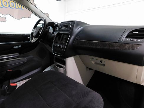 Used 2011 Dodge Grand Caravan SXT image 75