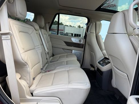 Used 2019 Lincoln Navigator Reserve AWD/4WD image 18