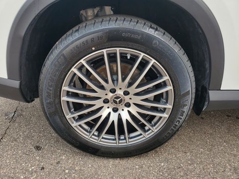 Used 2025 Mercedes-Benz GLC 300 image 34
