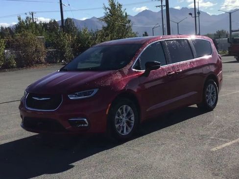 New 2026 Chrysler Pacifica Select image 4