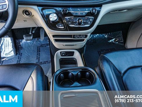 Used 2023 Chrysler Pacifica Touring-L image 46