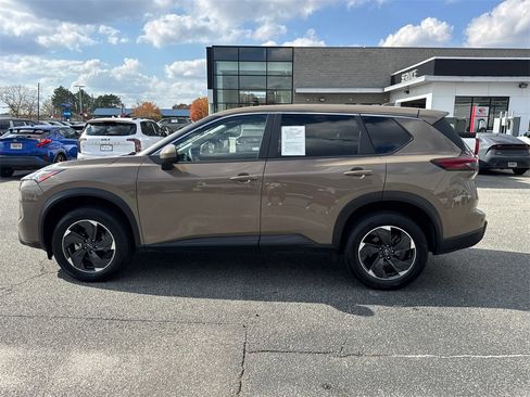 Used 2024 Nissan Rogue SV image 6