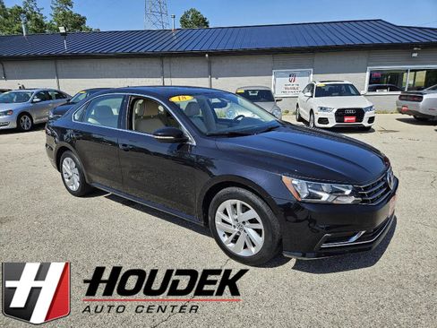 Used 2018 Volkswagen Passat 2.0T SE image 1