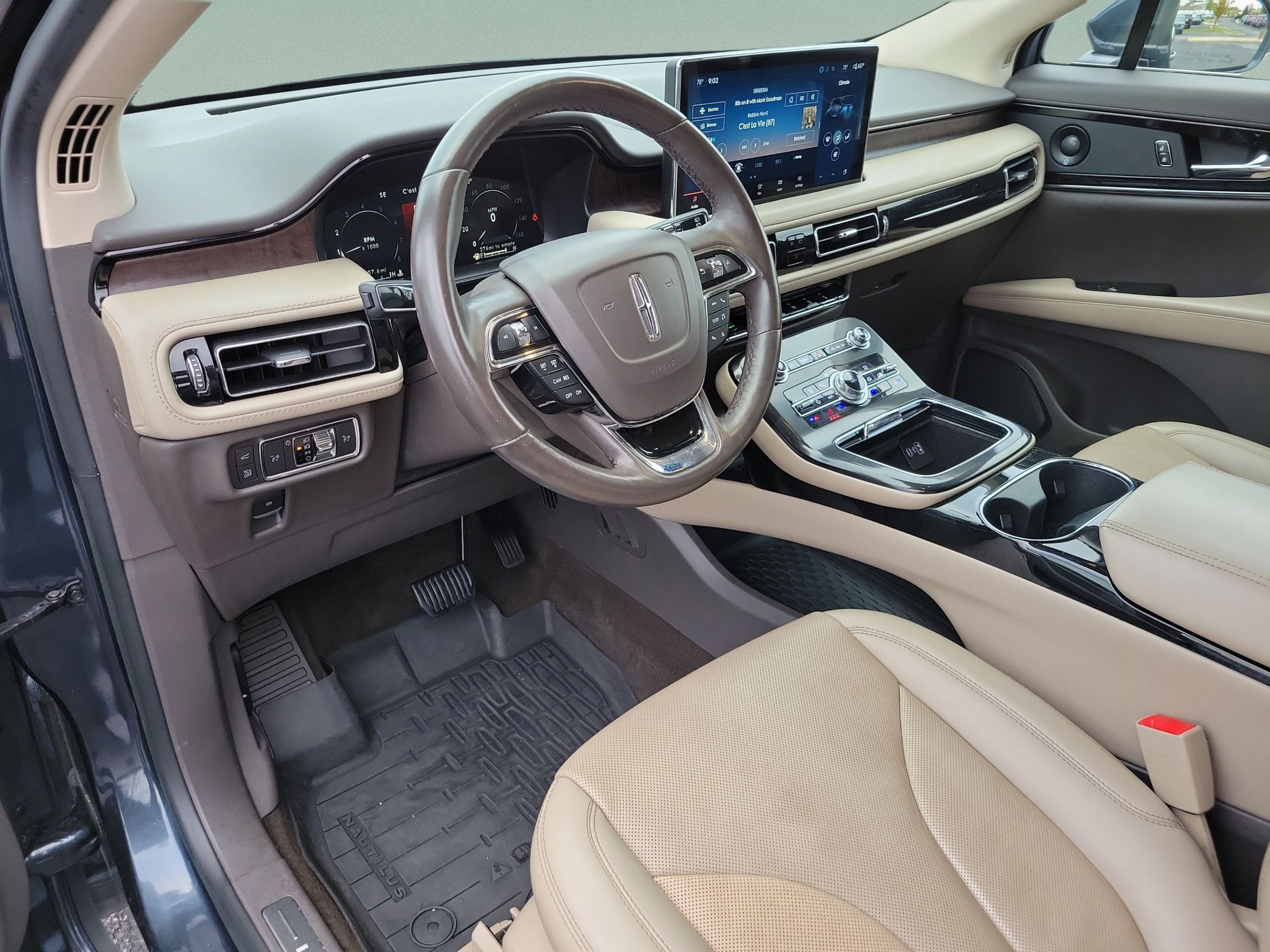 Used 2022 Lincoln Nautilus Reserve w/ Luxury Package FWD image 16
