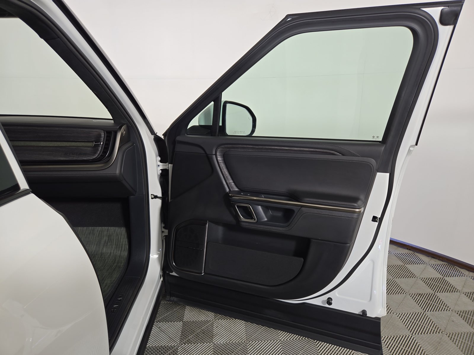 Used 2022 Rivian R1T Adventure AWD/4WD image 18