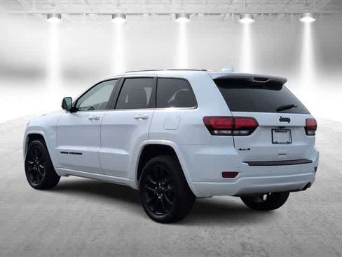 Used 2019 Jeep Grand Cherokee Altitude AWD/4WD image 6