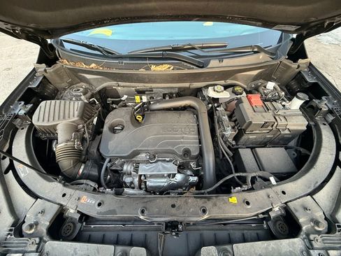 Used 2025 Chevrolet Equinox LT w/ Convenience Package II image 12