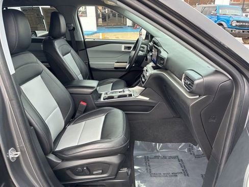 Used 2022 Ford Explorer XLT w/ Equipment Group 202A image 29
