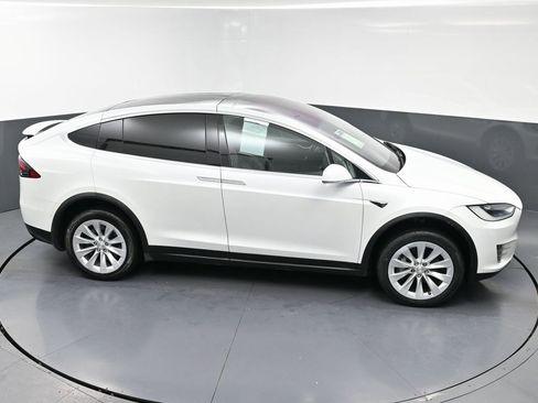 Used 2018 Tesla Model X 100D image 51