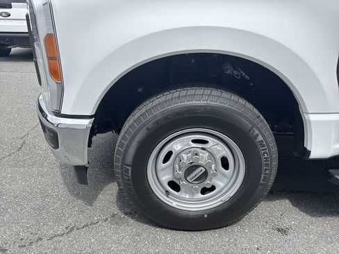 Used 2023 Ford F250 XL w/ XL Chrome Package RWD image 18