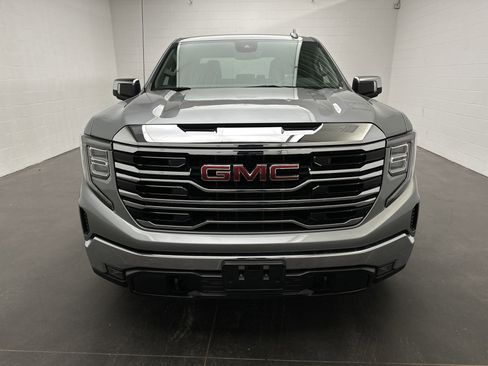 Used 2025 GMC Sierra 1500 SLT image 3