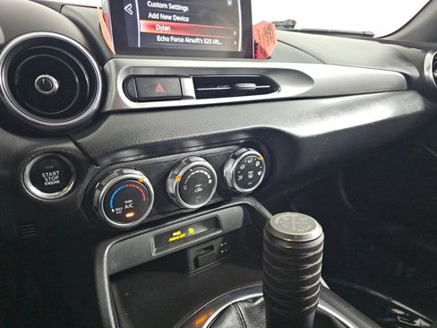 Used 2017 FIAT 124 Spider Classica image 26