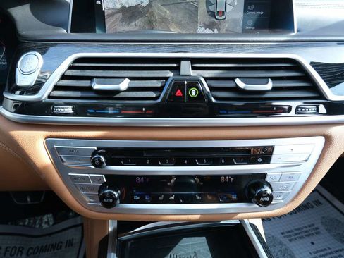 Used 2020 BMW 750i xDrive image 39