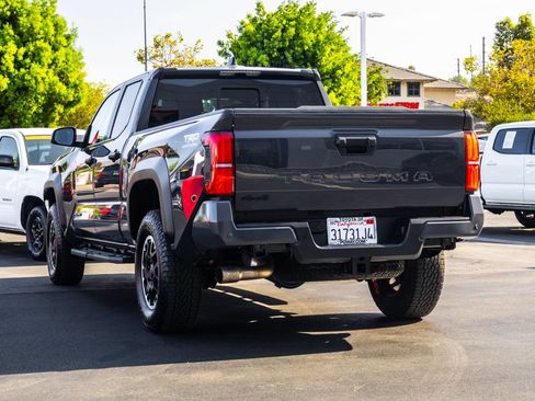 Used 2026 Toyota Tacoma TRD Off-Road w/ TRD Off Road Upgrade Package AWD/4WD image 9