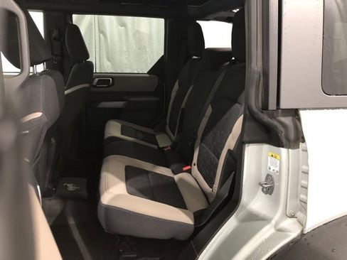 Used 2022 Ford Bronco Wildtrak image 9