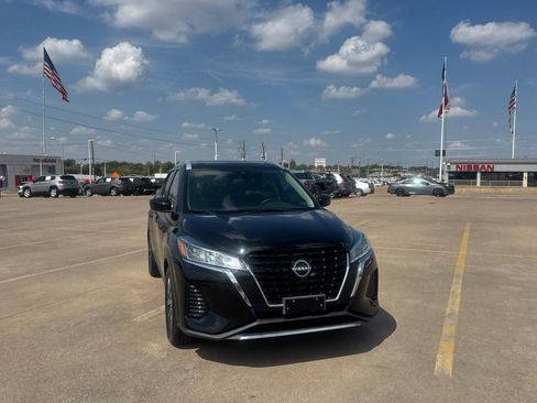 Certified 2023 Nissan Kicks SV FWD image 4