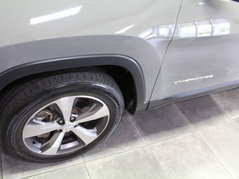 Used 2021 Jeep Cherokee Limited w/ Elite Package AWD/4WD image 37
