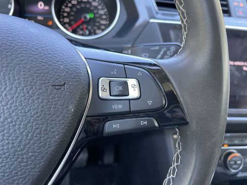 Used 2021 Volkswagen Tiguan SE image 29