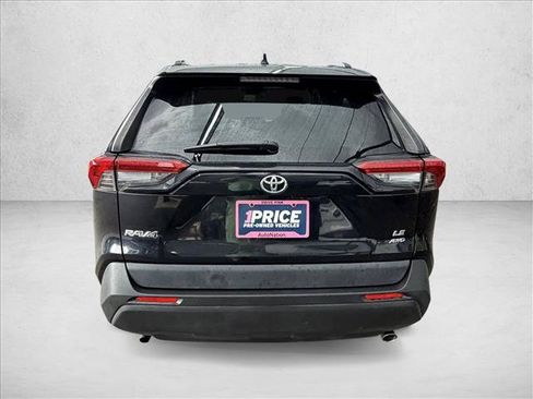 Used 2019 Toyota RAV4 LE AWD/4WD image 3