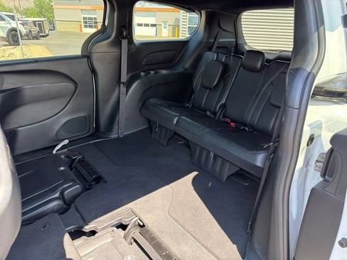 Used 2025 Chrysler Pacifica Select FWD image 23