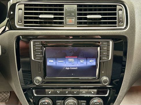 Used 2017 Volkswagen Jetta SEL Premium FWD image 16