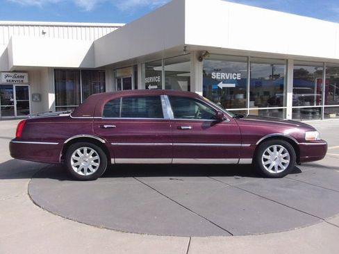 Used 2006 Lincoln Town Car Executive L image 5