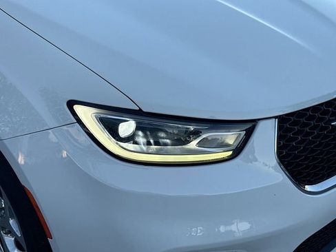 Used 2021 Chrysler Pacifica Limited image 35