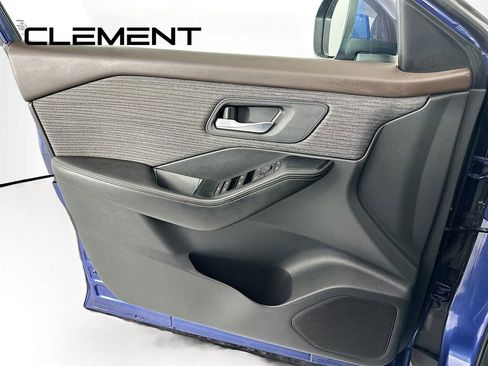 Used 2022 Nissan Rogue SV image 26