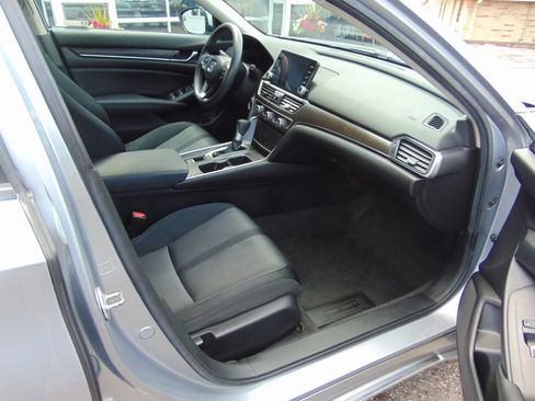 Used 2020 Honda Accord EX image 5