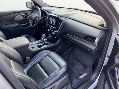 Used 2023 Chevrolet Traverse LT FWD image 30