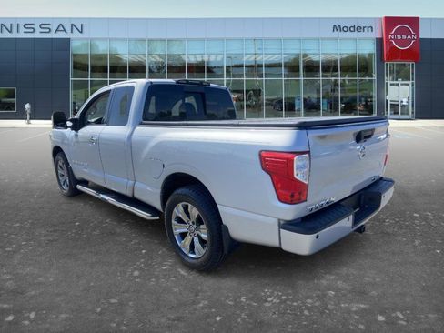 Used 2018 Nissan Titan SV w/ SV Convenience Package image 7