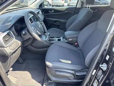 Used 2019 Kia Sorento FWD image 8