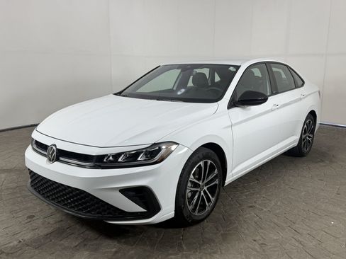 Used 2025 Volkswagen Jetta Sport FWD image 3