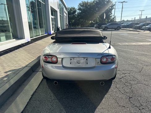 Used 2006 MAZDA MX-5 Miata Touring RWD image 6