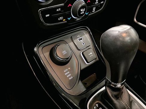 Used 2019 Jeep Compass Limited AWD/4WD image 16