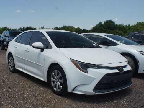 Used 2023 Toyota Corolla LE FWD image 1