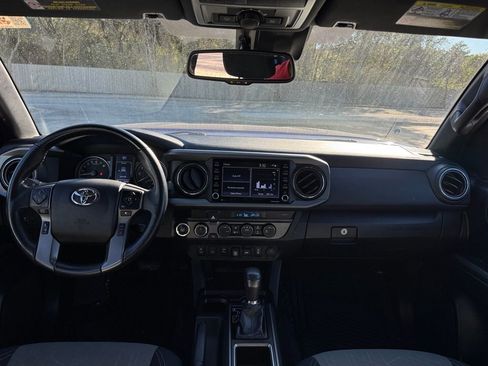 Used 2022 Toyota Tacoma TRD Off-Road image 27