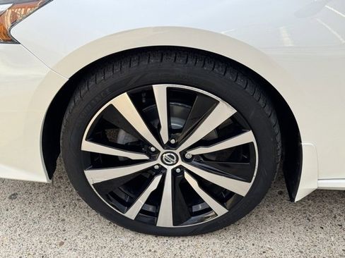 Used 2019 Nissan Altima 2.5 SR w/ SR Premium Package image 23