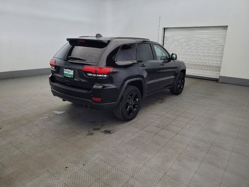 Used 2019 Jeep Grand Cherokee Laredo AWD/4WD image 9