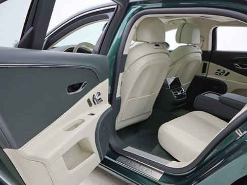 New 2026 Bentley Flying Spur Plug-In Hybrid image 49