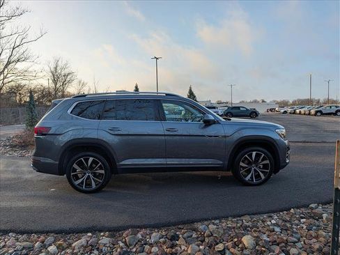 Used 2025 Volkswagen Atlas SEL Premium R-Line image 6