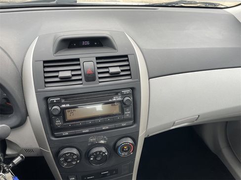 Used 2013 Toyota Corolla L image 18