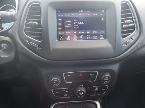 Used 2020 Jeep Compass Latitude w/ Popular Equipment Group FWD image 17