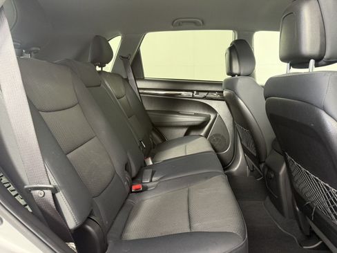 Used 2012 Kia Sorento LX w/ Convenience Pkg FWD image 13