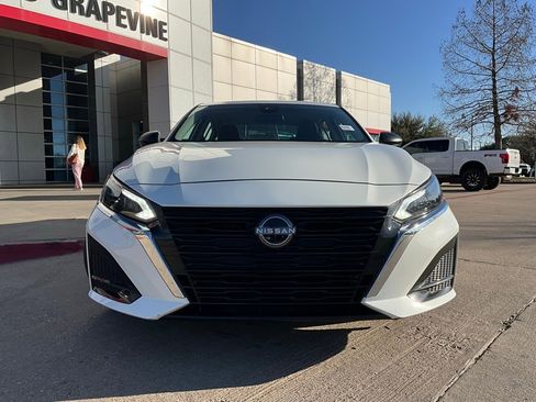 Used 2025 Nissan Altima 2.5 SV image 4