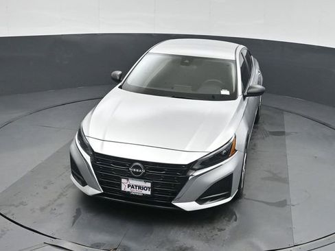 Used 2024 Nissan Altima 2.5 S FWD image 35