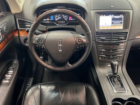 Used 2019 Lincoln MKT AWD image 13