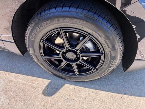 Used 2019 Chevrolet Equinox LT FWD image 3