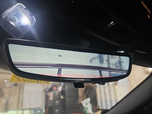 Used 2025 Chevrolet Corvette Stingray w/ Z51 Performance Package image 27